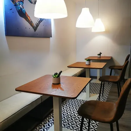 佩博酒店 2*